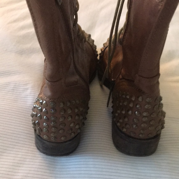 Breckelle’s tan studded leather boots, size 8 - Picture 4 of 6